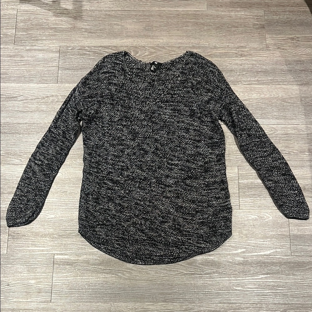 H&M Women's Black & White Sweater
